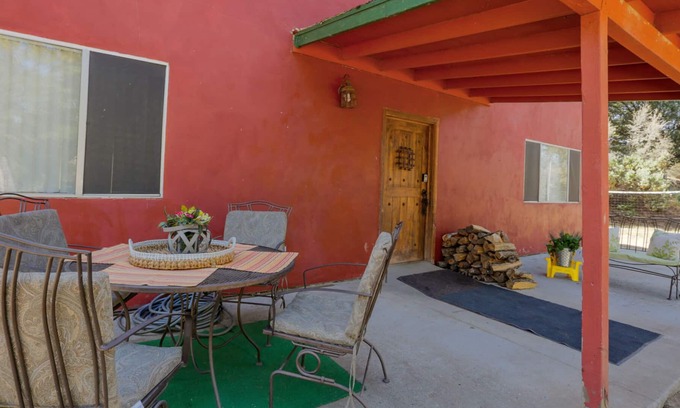 Miramonte Cabin | Red Cabin Close to National Parks