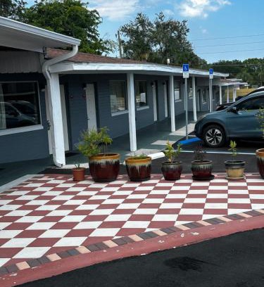South Daytona Hotel | Red Carpet Inn Daytona Beach