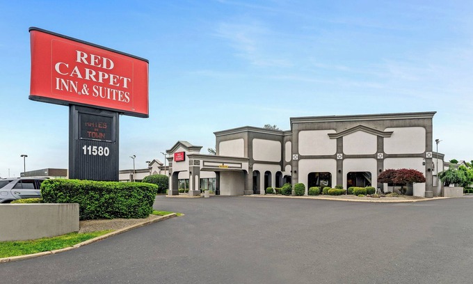 Somerton Hotel | Red Carpet Inn & Suites