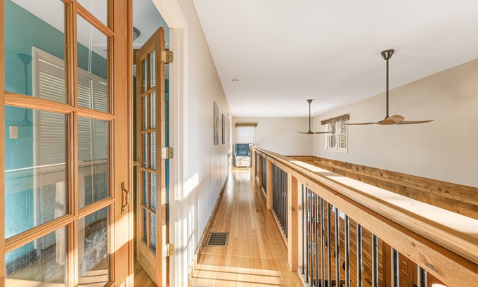 Leicester Cabin | Red Cedar by AvantStay | Cabin w/Hot Tub + Views!
