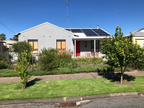 Mount Gambier House | Red Door Cottage
