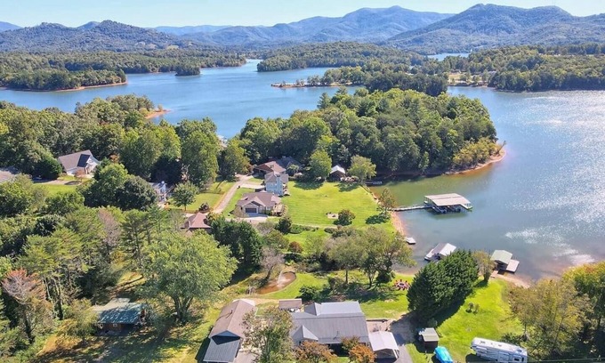 Cedar Cliff House | Red Door Retreat Cottage