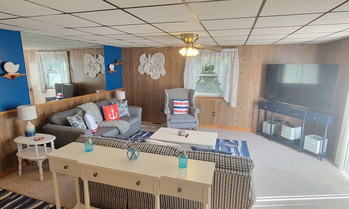 Southwest Harbor Cottage | Red Finn Cottage@ ACADIA NATIONAL PARK