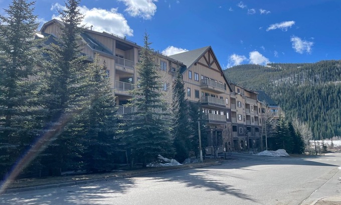 River Run Condo | Red Hawk Lodge-1 Bedroom-Garage Parking-Next to gondola in River Run-Free Wifi