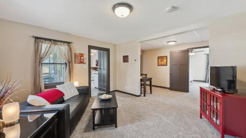 Lake City House | Red Hibiscus House - 3 Blocks from Lake Pepin