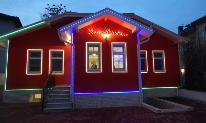 Vranyantsi Hotel | Red House