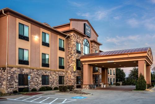 Mineral Wells Hotel | Red Lion Inn & Suites Mineral Wells