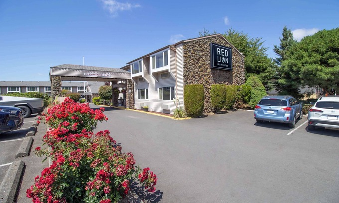 Salmon Creek Hotel | Red Lion Inn & Suites Vancouver