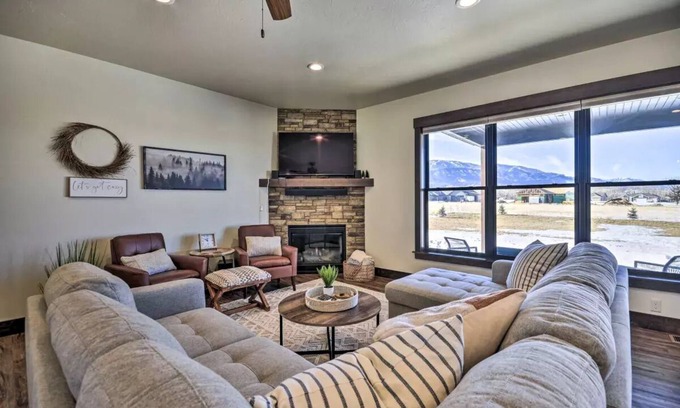 Red Lodge House | Red Lodge Mtn. View Cozy Home with hot-tub; 9 miles to RLM! New!