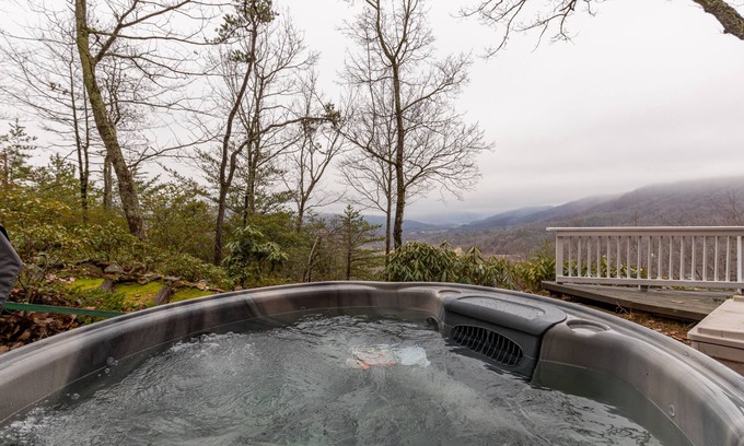 Frank House | Red Mountain Lodge - Sunrise and Sunset Mountain Views, Hot Tub, Pool Table