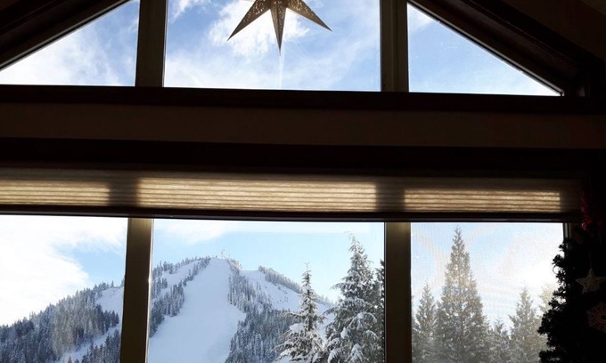 Rossland Condo | Red Mountain Resort - Ski in - Ski out unit 3