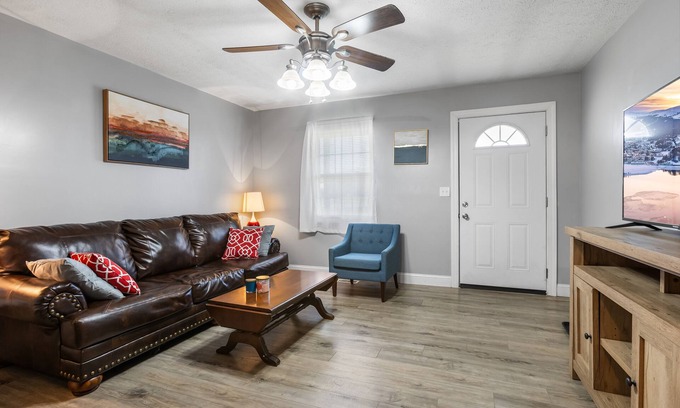 Stanton House | Red River Duplex - Unit 6 - 12 miles to the Gorge!