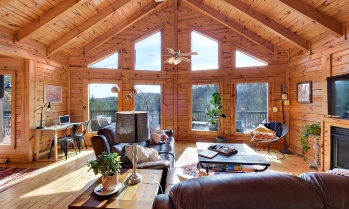 Primrose Cabin | Red River Gorge Cabin with Hot Tub~AMAZING VIEW~Pool Table~Perfect for groups