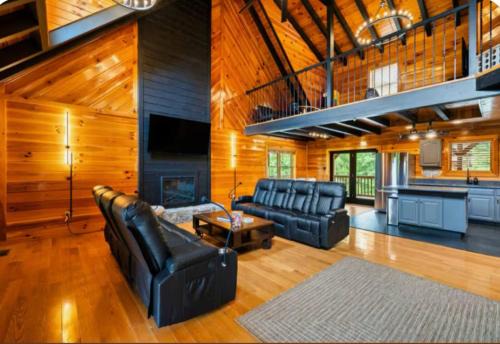 Rogers House | Red River Gorge Family Cabin with Hot Tub