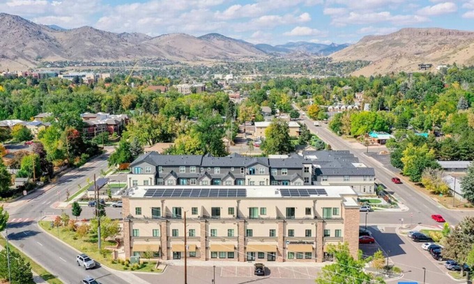 Golden Condo | Red Rocks Retreat | Minutes to Shows, Hikes, Shops