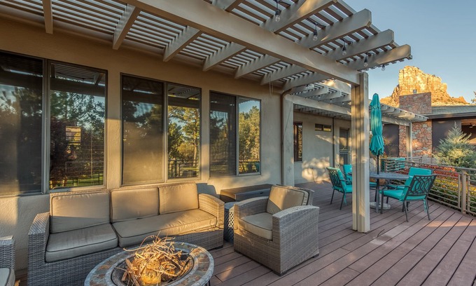 Oak Creek House | Red rocks view on golf course.🐾Pet friendly. Discounts winter available
