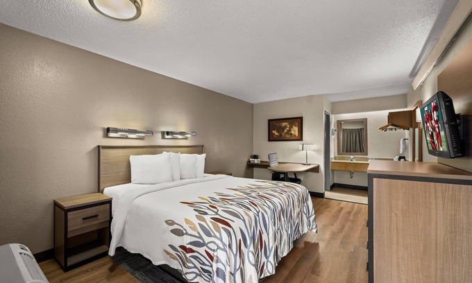 Madison Heights Hotel | Red Roof Inn Detroit - Royal Oak/Madison Heights