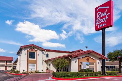 North Shore Hotel | Red Roof Inn Houston East I-10