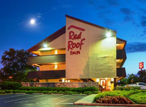 Watterson Park Hotel | Red Roof Inn Louisville Fair and Expo