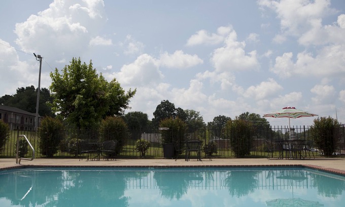 Jackson Hotel | Red Roof Inn & Suites Jackson, TN