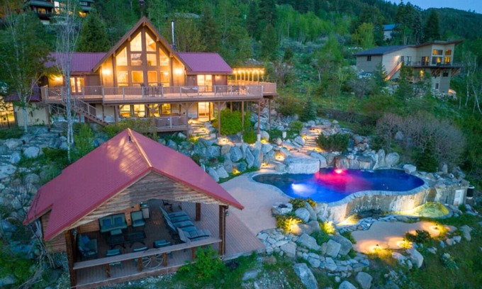Leavenworth House | Red Roof Lodge - Leavenworth