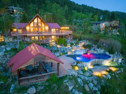 Leavenworth House | Red Roof Lodge - Leavenworth