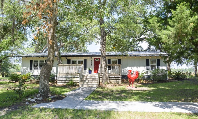 Freeport House | Red Rooster Cottage, Freeport