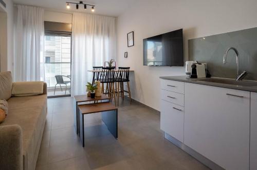 Eilat Apartment | Red Sea Beauty - by G&P Suites