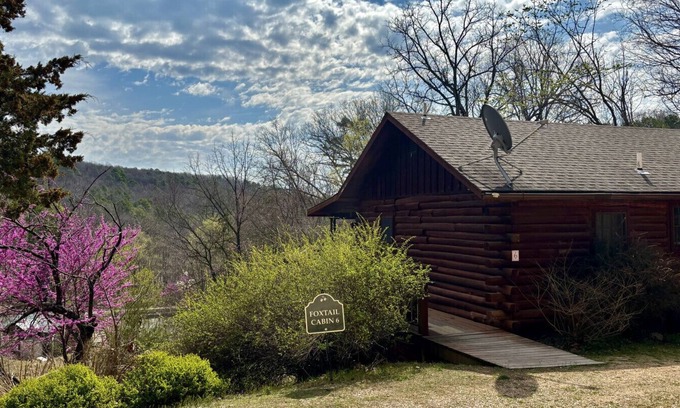 Eureka Springs Cabin | Redbud Valley Cabin 6 Downtown 3mi+Wifi+Pond+Parking