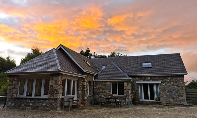 Nairn Cottage | REDBURN STEADING, pet friendly, country holiday cottage in Nairn