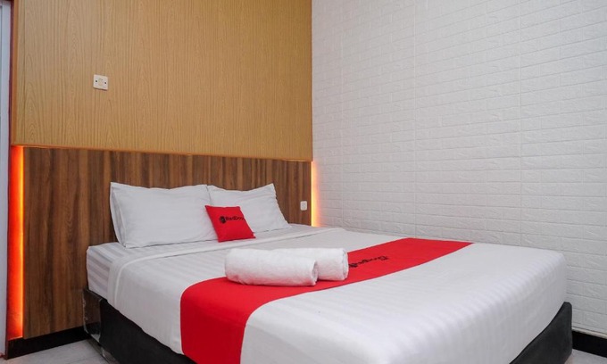 Banjarasri Hotel | RedDoorz At Pondok Eyang Obi Sleman
