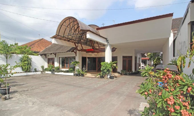 Yogyakarta House | RedDoorz Plus @ Taman Siswa 3