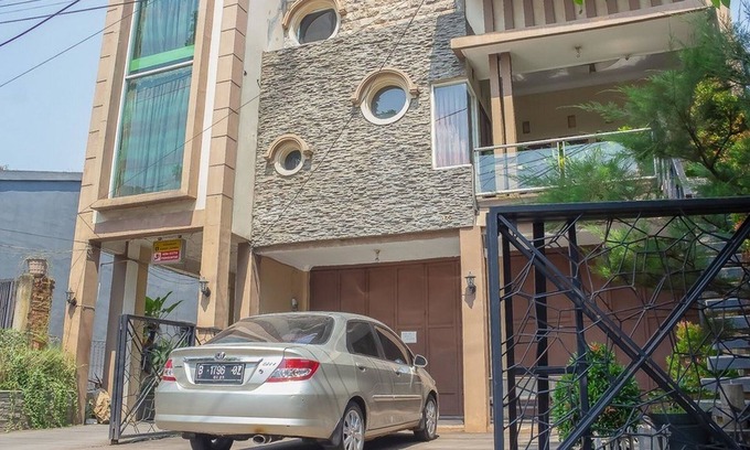 Cikampek House | RedDoorz Syariah near Pasar Modern Cikopo