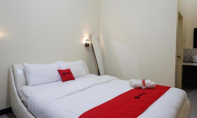 Grobogan Hotel | RedDoorz Syariah near Pasar Godong Grobogan