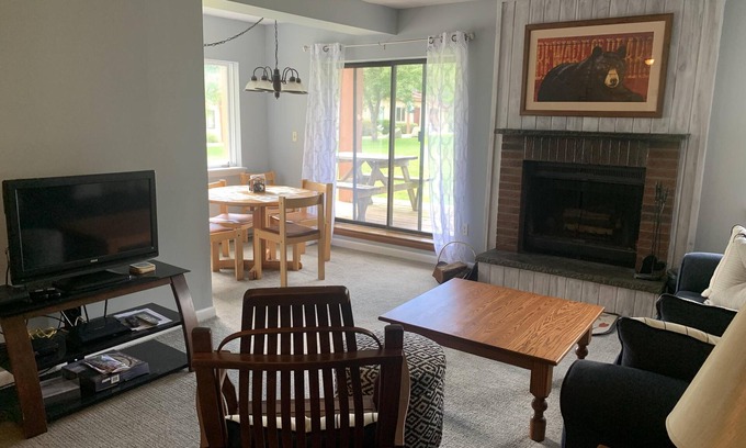West Dover Condo | Redecorated! Great Location at Mount Snow, Free Shuttle, Pool/Hot Tub