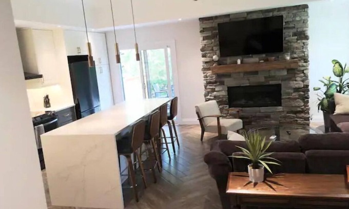 Stratford House | Redford~Casa "Mi Casa es su Casa"
