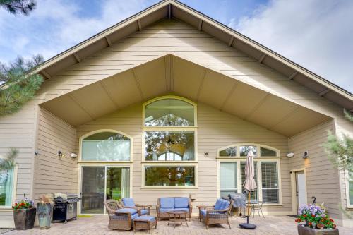 Redmond House | Redmond Golf Getaway - Near Smith Rock State Park!