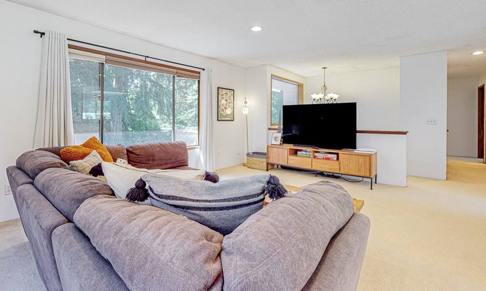 Union Hill-Novelty Hill House | Redmond Retreat - Upstairs | Duplex in Redmond