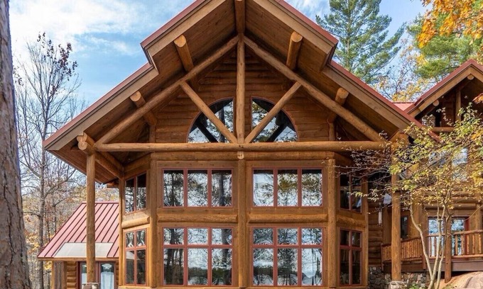 Land O Lakes House | Redstone, a one-of-a-kind, luxurious 7200 sq. ft. impressive Lakeside log home