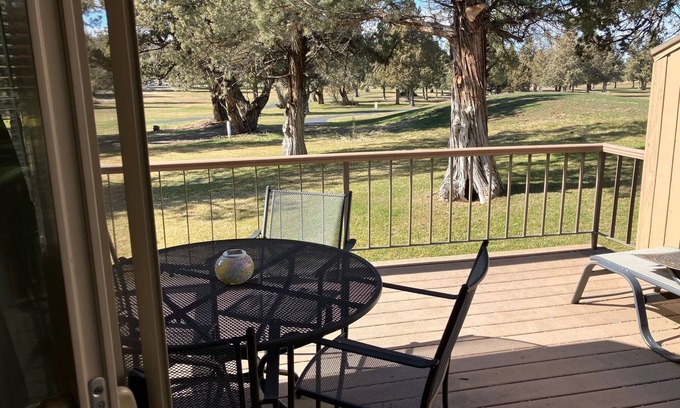 Redmond Condo | REDTAIL HAWK 2 BEDROOM RETREAT ON THE RESORT GOLF COURSE AT EAGLECREST