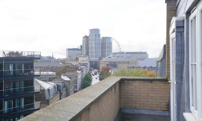 Waterloo Apartment | *REDUCED*12 minutes to London Bridge - Immaculate City Balcony Apartment, Zone 1