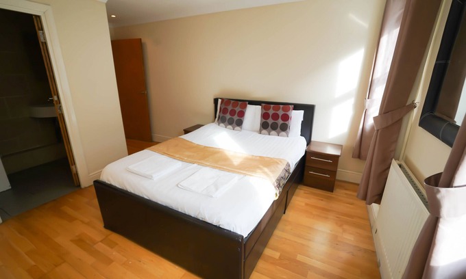 Waterloo Apartment | *REDUCED* City getaway apartment | 5 mins from Waterloo Station approx 7 mins