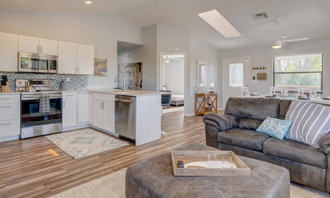Hudson Beach Estates House | Reduced Price! 30 Mins to Beaches-Pet Friendly-Close to Weeki Wachee Park and Pine Island Beach!