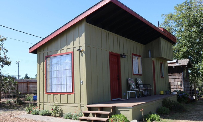 McKinleyville Apartment | Redwood Loft -Tiny house