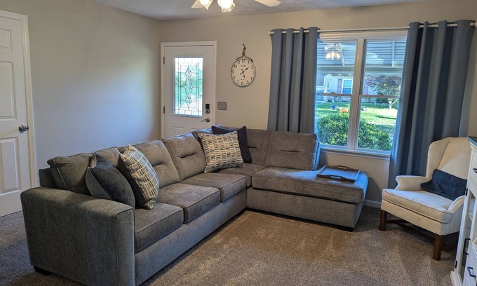 Dry Ridge House | Redwood Retreat in Dry Ridge, KY Minutes from Ark and Wedding Venues