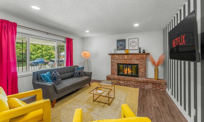 Alta Vista Area House | Reel Retreat | A 3BR Family-Friendly Escape