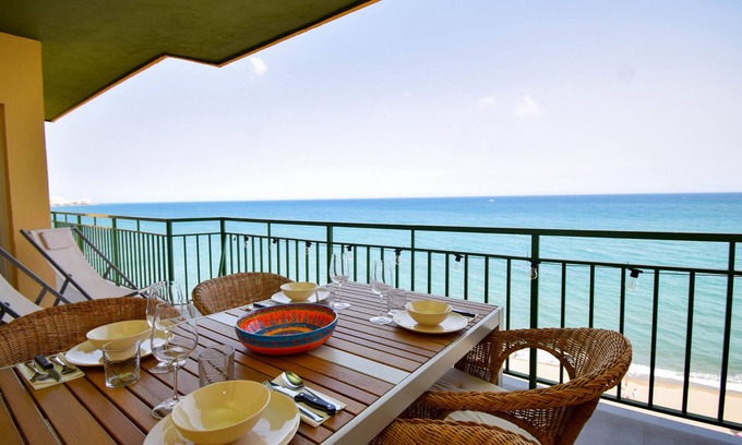 Torreblanca Apartment | Ref: 204 Beachfront 2 bedroom apartment in Torreblanca with spectacular sea views