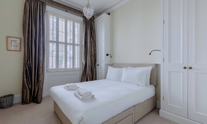 Warwick Apartment | Refined 2BD Flat Between Westminster and Chelsea