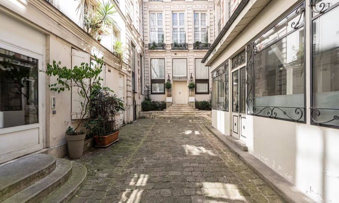 Les Halles Apartment | Refined Lines,Rare Volume – 290m² rare Loft Streamlined Luxury in Historic Paris