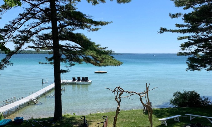 Elk Rapids House | Reflective Fall Color Weekends, 6 BR, 14 beds, 5 baths, Barrel Sauna, sleeps 22